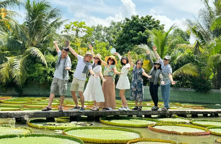 Tour Làng Hoa Sa Đéc - Chùa Lá Sen - Chợ Nổi Cái Bè - Tham Quan Miền Tây