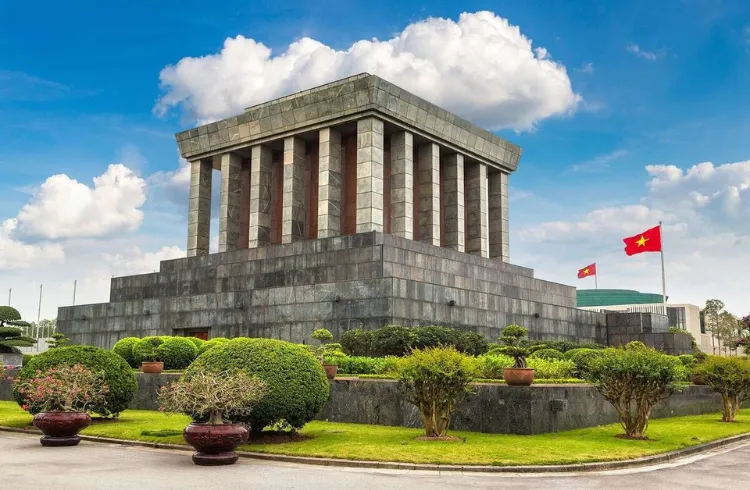 Tour Tham Quan Lăng Bác | Du Lịch Hà Hội - Tràng An -Bái Đính - Hạ Long - Yên Tử 4 Ngày 3 Đêm