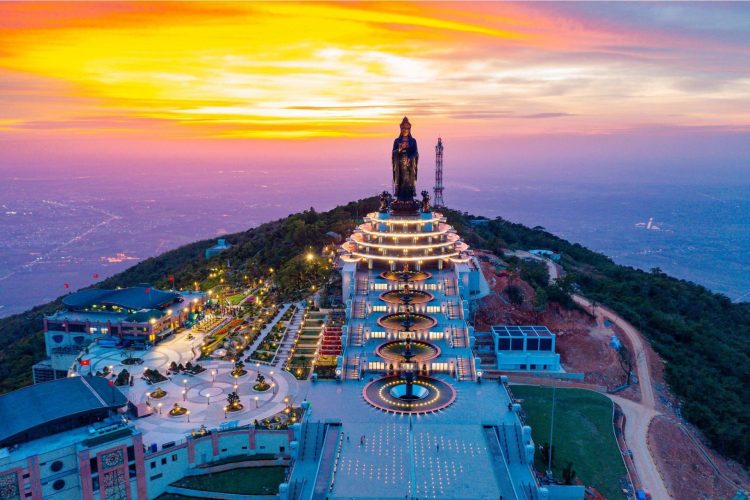 tour hành hương tây ninh