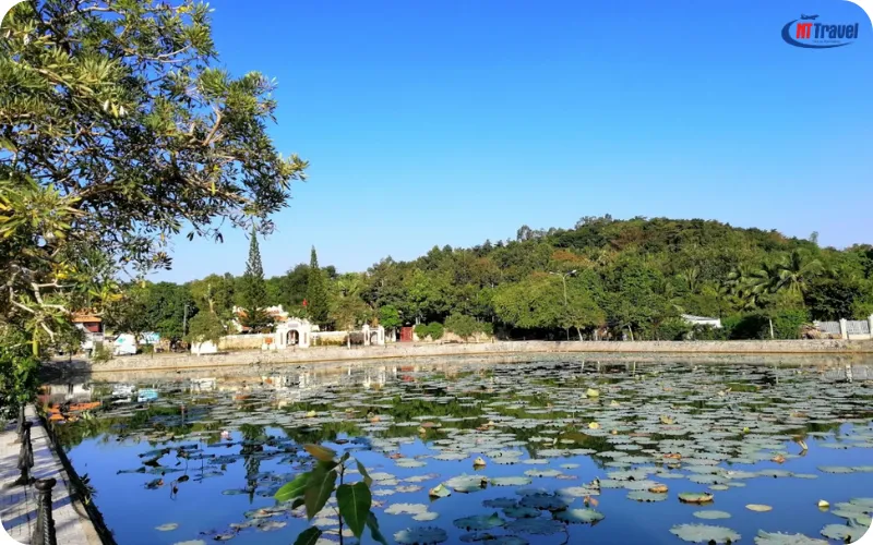 Den-Tho-Trung-Nghia-Tu–Noi-Toa-Ra-Khi-Chat-Trung-Liet