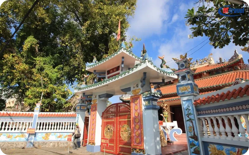 Đình Thần Nguyễn Trung Trực