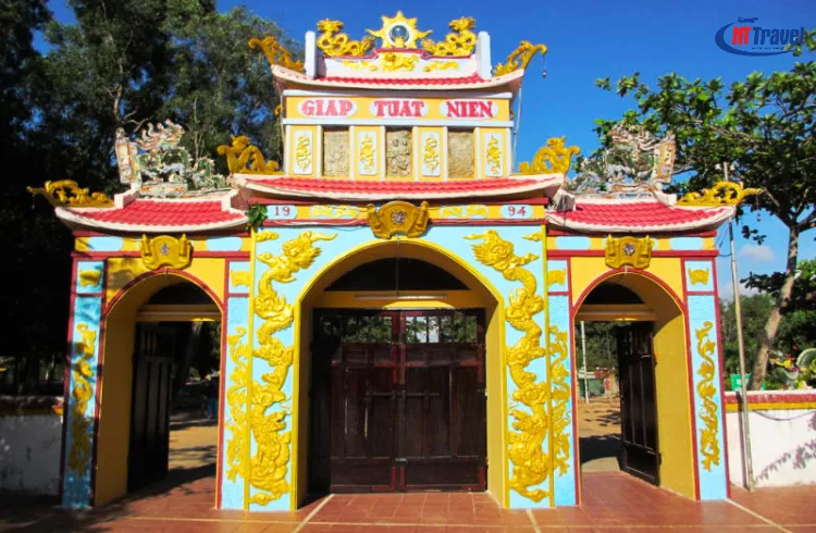 Tour Hành Hương Dinh Thầy Thím 1 Ngày Tắm Biển Khu Du Lịch CoCo Beach Camp Lagi