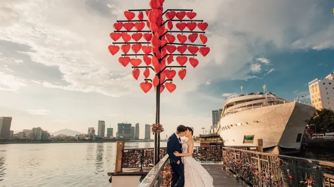 Cầu Tình Yêu Đà Nẵng: Nơi Lưu Giữ Hẹn Ước Của Hàng Ngàn Cặp Đôi