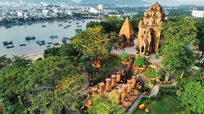 Tháp Bà Ponagar Nha Trang | Lịch Sử, Kiến Trúc & Kinh Nghiệm Tham Quan