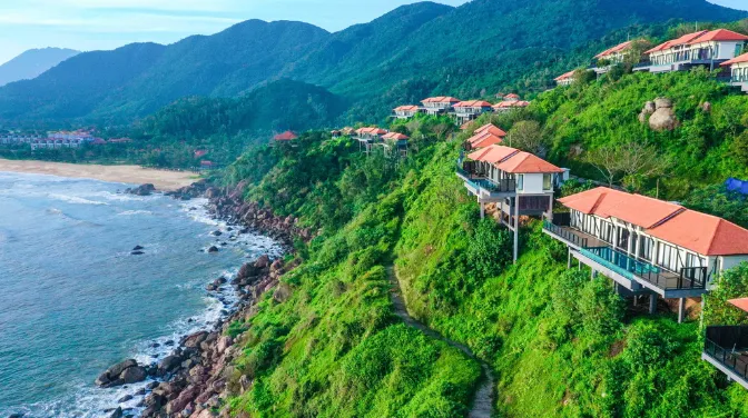 Biển Lăng Cô: Vịnh Biển Đẹp Nhất Thế Giới – Cẩm Nang Du Lịch Chi Tiết Nhất