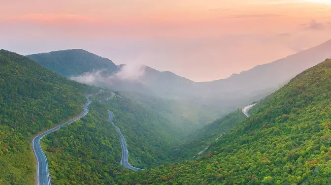 Đèo Hải Vân: Thiên Hạ Đệ Nhất Hùng Quan - Kinh Nghiệm Chinh Phục Cung Đường Đèo Đẹp Nhất Việt Nam