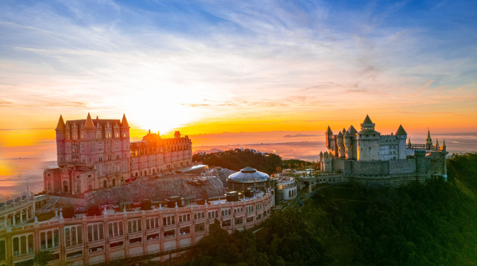 Kinh Nghiệm Tham Quan Lâu Đài Mặt Trăng Bà Nà Hills