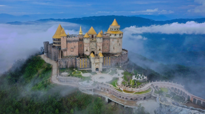 Lâu Đài Mặt Trăng – Khám Phá Vương Quốc Kỳ Ảo | Kinh Nghiệm Tham Quan Bà Nà Hills Chi Tiết