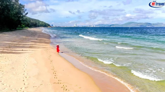 Bãi Biển Quy Hòa Quy Nhơn: Vẻ Đẹp Hoang Sơ Bên Làng Phong Cổ Trăm Tuổi