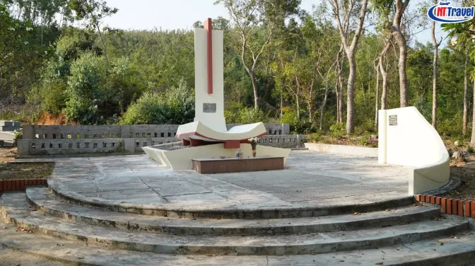 Khu Mộ Cũ Của Hàn Mặc Tử