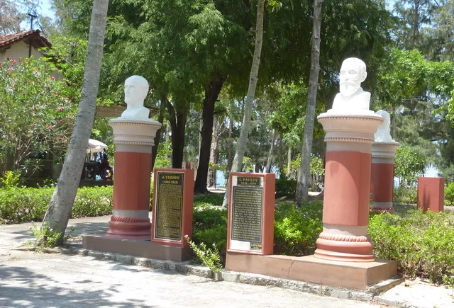 Vườn Tượng Danh Nhân Y Học Làng Phong Quy Hòa
