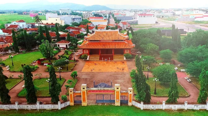 Đền Thờ Đô Đốc Bùi Thị Xuân