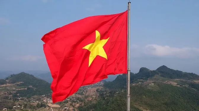 Lá Cờ Trên Cột Cờ Lũng Cú