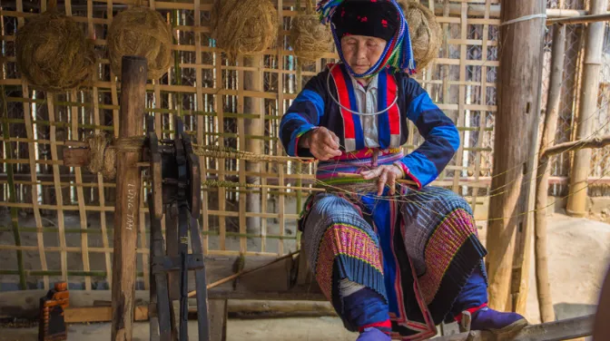 Làng Dệt Lanh Lùng Tám