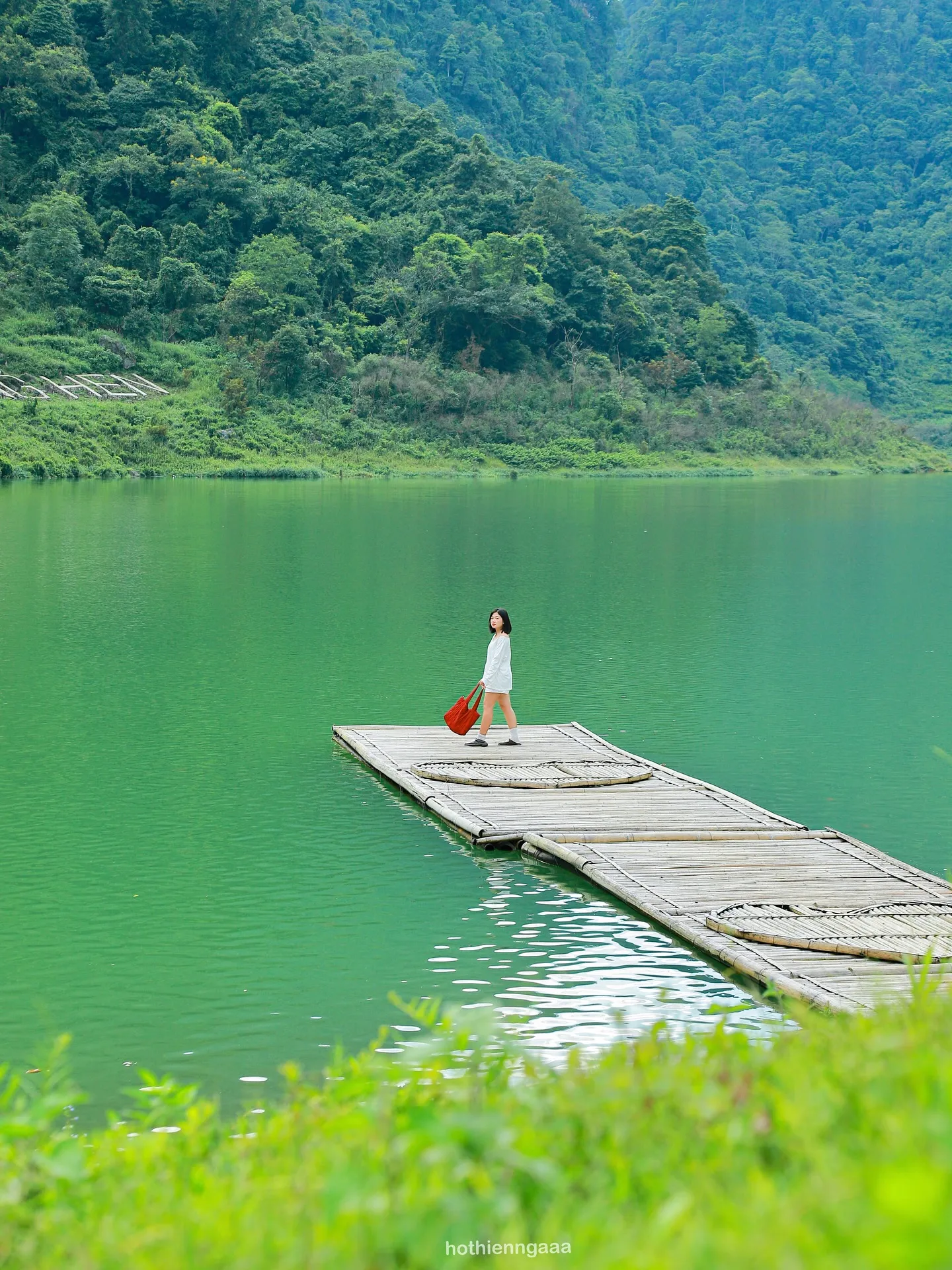 Đi Thuyền Và Đi Bộ Quanh Hồ