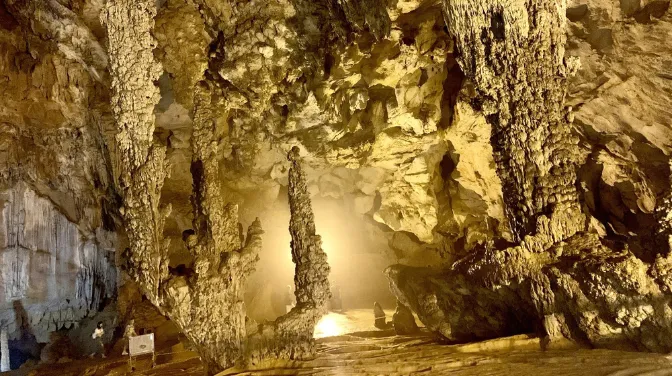 Động Ngườm Ngao