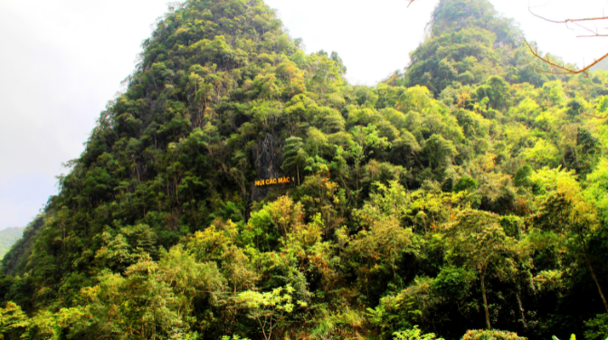 Giới Thiệu Về Núi Các Mác: Ngọn Núi Mang Hai Tên Gọi