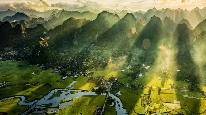 Núi Nà Lay