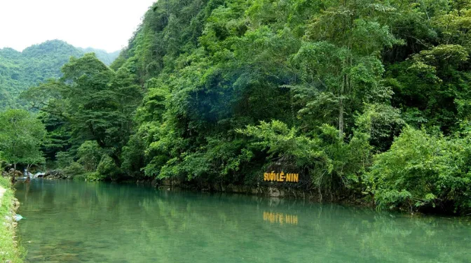Suối Lê Nin Cao Bằng